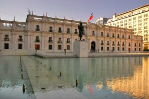La Moneda fija plazo de renuncia a intendentes que aspiran competir en la elección municipal