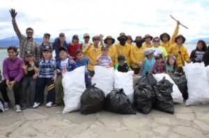 Puerto Natales llevó a cabo primera limpieza masiva en la costanera