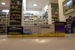 La difícil misión de administrar y distribuir medicamentos en Magallanes