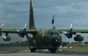 Un avión Hércules con 33 pasajeros aterrizó de emergencia en aeropuerto de Río Gallegos