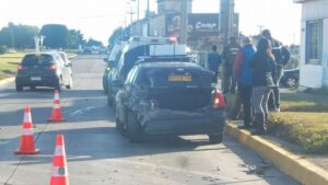 Taxi colectivo sufre sorpresivo choque