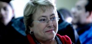 Salida de Riquelme y cita con camioneros: lo que espera a Bachelet en regreso a La Moneda