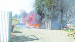 Joven madre y su bebé de 6 meses escapan  por la ventana para salvar de incendio
