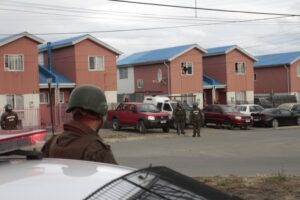 Allanan casa de joven que ostentaba armamento en redes sociales y quedó detenido