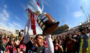 Esteban Paredes: “Voy a jugar este año,  un año más y voy a pensar en el retiro”
