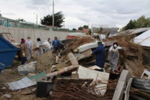 Vecinos de Playa Norte retiran más de una tonelada de escombros de microbasural