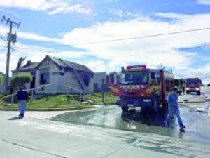 Incendio destruyó antigua  vivienda en Porvenir