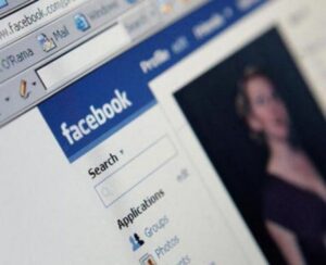 Suplantan la identidad de una mujer a través de Facebook