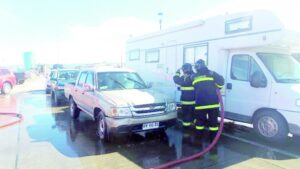 Masiva lavatón de autos a beneficio de niñas