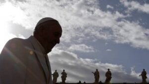 Cardenal del Vaticano dice que Iglesia cometió 