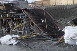 Incidente menor paralizó obra en  puente sobre calle Lautaro Navarro