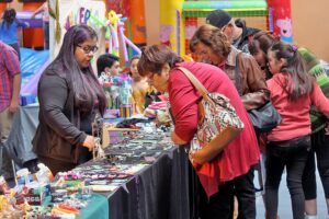 Solidaridad, autogestión y comunión vecinal formaron parte de la IV expoferia “Abrazos en Verano”
