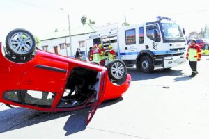Milagrosa salvada  de conductora  tras volcamiento