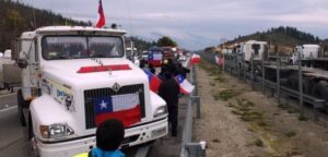 Camioneros no logran acuerdo con Gobierno: Llaman a no pagar y a bloquear peajes