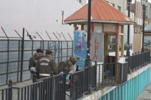 Hallan muerto a hombre  al interior de kiosco