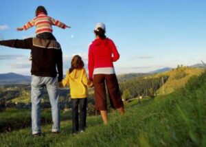Chilenos gastan hasta un 120% de su sueldo en vacaciones
