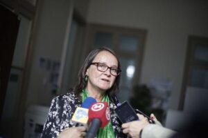 Padres de niños con cáncer indignados  por visita de un día de oncóloga infantil