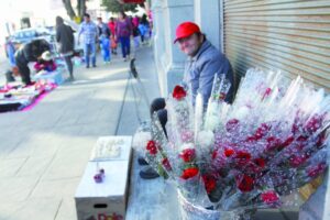 Comercio ambulante de Punta Arenas  se reactivó con Día de los Enamorados
