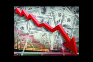 Dólar toca su nivel más bajo en casi cuatro meses