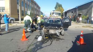 Dos pasajeras lesionadas tras colisión  de taxi colectivo y camioneta argentina
