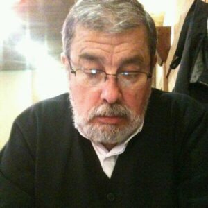 Sacerdote Miguel Velásquez lucha contra cáncer pulmonar en Santiago