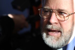Obispo Bastres: “Jesucristo está vivo  en todas las personas que sufren”