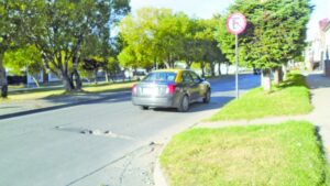 Los numerosos hoyos “olvidados” en Av. España