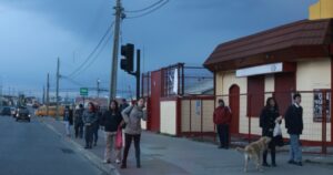 Escasez matinal de locomoción colectiva marcó el retorno oficial a clases y al mundo laboral