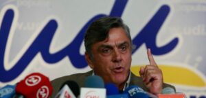 Longueira renuncia a la UDI pero niega haber beneficiado a SQM: “Defenderé mi inocencia”