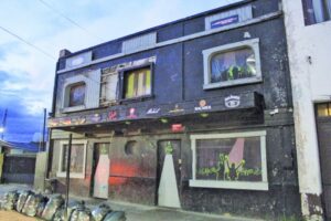 Hombre sufrió lesión grave en el rostro tras ser agredido al interior de discoteca