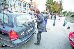 Madres exigieron en la calle un oncólogo para Magallanes