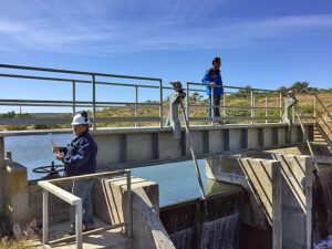 Verifican tratamiento de agua potable en Natales