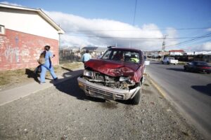 Violenta colisión en conflictiva esquina  dejó daños de consideración en móviles