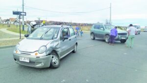 Mujer lesionada tras colisión en calle Hornillas
