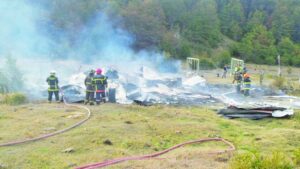 Tres personas damnificadas dejó como saldo el incendio de una casa en una parcela