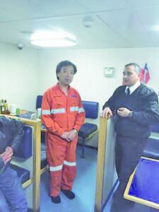 Chofer japonés salvó de milagro tras caer  con su auto al Estrecho de Magallanes