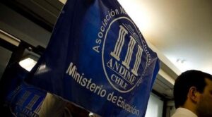 Funcionarios del Mineduc anuncian movilización para este martes y miércoles
