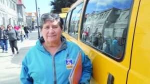 Conductores de buses escolares llaman  a respetar los estacionamientos