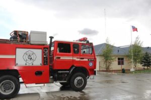 Evacuaron establecimiento educacional por fuga de gas en el interior