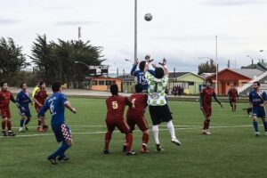 El Triunfo de Sokol sobre Español y empate entre Soccer y Chile, marcan el inicio de la Apertura