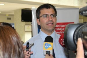 La férrea defensa del seremi Abarzúa por la reforma laboral