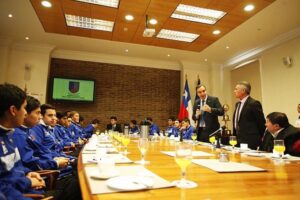 Intendente asegura más recursos para deportes en desayuno con los campeones de Chile sub 17