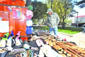 A fin de mes artesanos deben desalojar la Plaza de Armas