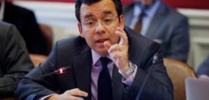 Ley de Pesca: Ministro de Economía abierto a terminar con la perpetuidad de 7 familias
