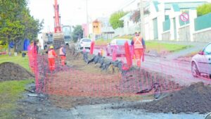 Trabajos en calzadas ponientes de Avenida España crean graves problemas de tránsito