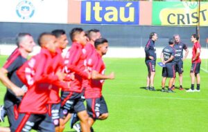 Juan Antonio Pizzi ya cuenta las horas para su debut con 