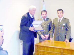 Octava compañía entregó reconocimiento a monseñor