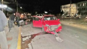 Tres lesionados dejó choque en céntrica esquina de Punta Arenas