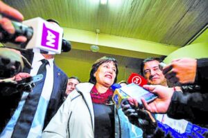 Oncóloga mexicana no llega a  Magallanes por falta de un examen