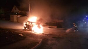 Nuevo ataque incendiario, pero ahora fue con robo de auto incluido
